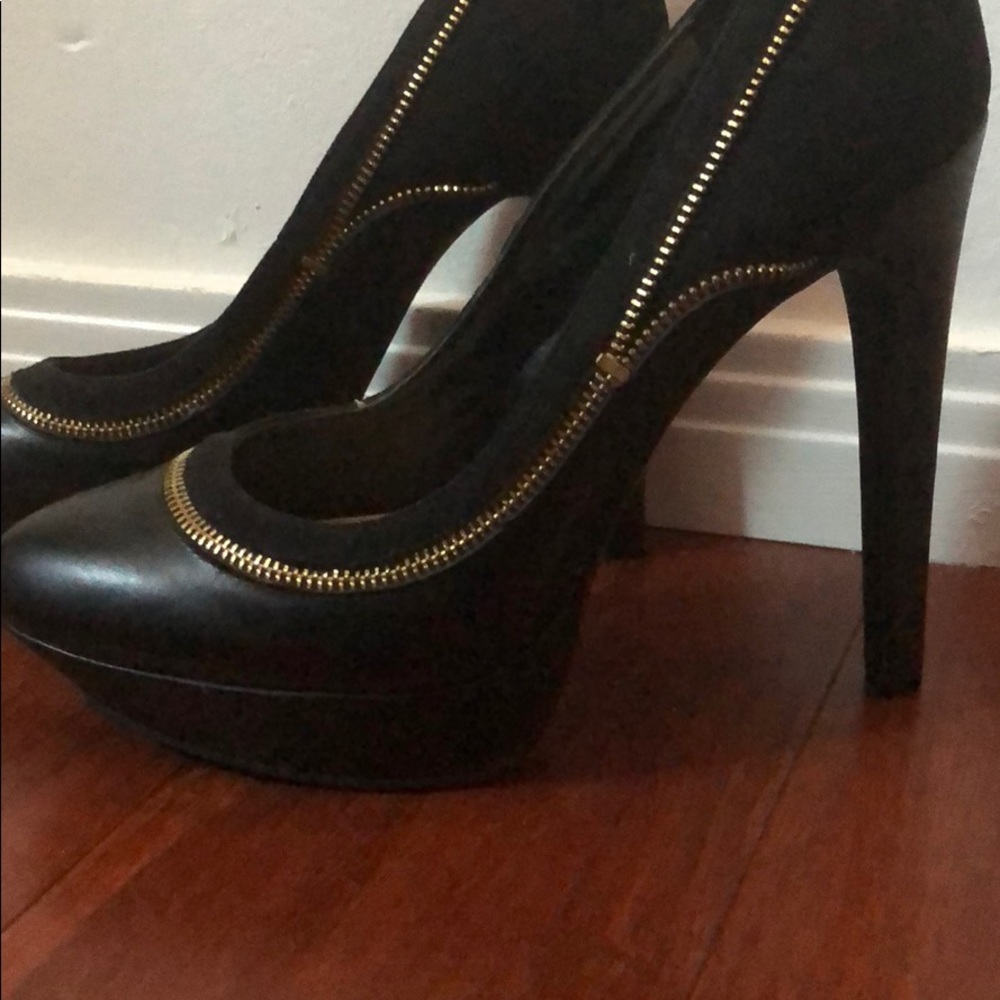 Jessica Simpson black pumps